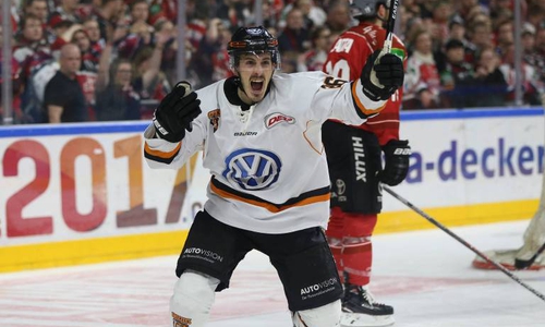 Tyson Mulock schießt die Grizzlys in das Playoff-Halbfinale. Foto: Imago/Nordfoto