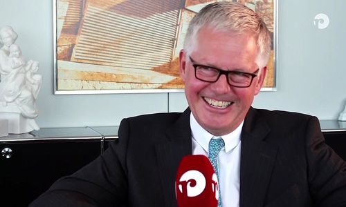 Musste sich auch schon einmal Frisörgeld von seiner Sekretärin leihen. Der Vorstandsvorsitzende der Braunschweigischen Landessparkasse Christoph Schulz. Videos: Nadine Munski-Scholz