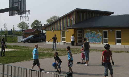 Kinder vor dem Kinder- und Jugendtreff Lichtenberg. Symbolfoto: Stadt Salzgitter