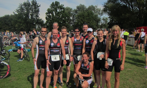 500 Meter Schwimmen,  25 Kilometer Fahrradfahren und 5 Kilometer laufen hieß es für das Triathlon-Team des Lindener SV. Von links. Fabian Wolf-Feßler, Holger Trossen, Christoph Gaumert, Dr. Ralf Lorenz, Ina Meier, Martin Piatkowski, Kathrin Zater, Simone Schöwe, Lisa Zater und Nadine Berger Foto: Privat