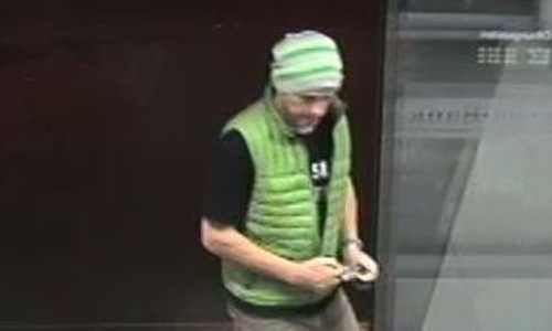 Die Polizei sucht nach einem Mann, der versuchte mit einer gestohlenen EC-Karte Geld abzuheben. Foto: Polizei