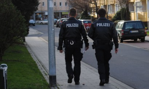 Übergriff auf Beamte bei Festnahme eines Mannes. Symbolfoto: Robert Braumann