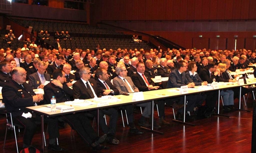 Zahlreiche prominente Besucher waren zur 105. Landesverbandsversammlung des Landesfeuerwehrverbandes Niedersachsen gekommen. Fotos: Meißner