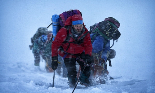 Noch ahnen die Kletterer nicht, dass der schwierigste Part noch vor ihnen liegt. Szene aus "Everest". Foto: Universal Pictures Germany