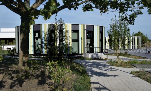 Eine Außenansicht des Schulzentrums Fallersleben. Fotos: Stadt Wolfsburg/Lars Landmann.
