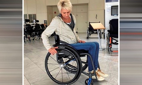 Bianca Goldmann sitzt seit 14 Jahren im Rollstuhl. Der LAV07 möchte die lebensfrohe Bad Harzburgerin unterstützen, eine kostspielige Therapie zu ermöglichen. Foto: privat/LAV07