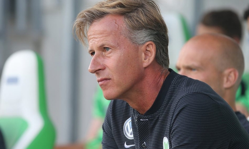 Stellt sich vor sein Team: Andries Jonker. Foto: Agentur Hübner
