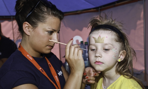 Ein Highlight ist das Kinderschminken. Fotos: Axel Herzig