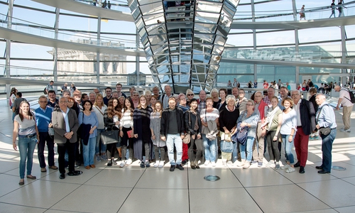 Die Besuchergruppe im Reichstag. Foto: Büro Priesmeier