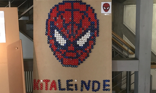 Eine Spider-Man-Figur soll nun Geld für Hochwasser-Opfer bringen. Foto: Raedelin