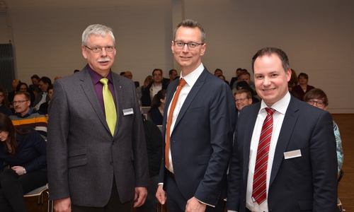 Der Refent des Abends, Dr. Christian Kläne (Mitte), eingerahmt von den Gastgebern Dietrich Behrens (links, Wirtschaftsförderer der Stadt Wolfenbüttel) und Michael Schmitz, dem Vorsitzenden des Beraternetzwerks Existenz und Zukunft (E&Z). Foto: E&Z 