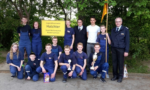 Freude über den ersten Platz: Die Gewinnertruppe der Jugendfeuerwehr Halchter.  Foto: Jugendfeuerwehr Halchter