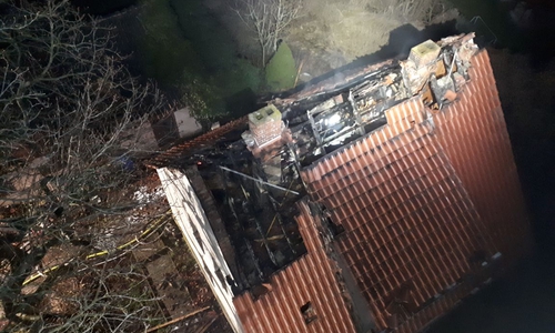 Nach dem Brand in einem unbewohnten Haus in Helmstedt geht die Polizei nun von Brandstiftung aus. Foto: Feuerwehr