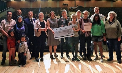 Die Vertreter von Jumpers freuen sich mit den Vertretern der Stadt Salzgitter über den Integrationspreis. Foto: Stadt Salzgitter