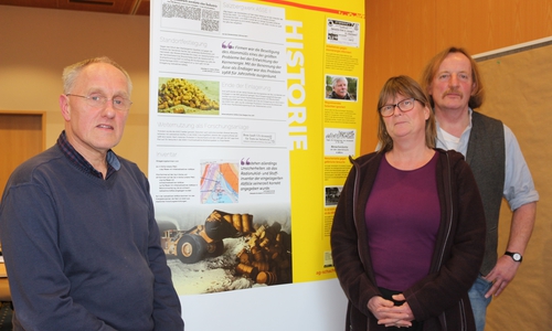 Claus Schröder, Silke Westphal und Ludwig Wasmus von der AG Schacht Konrad informierten über die Aktivitäten der Arbeitsgemeinschaft. Foto/Podcast Anke Donner 