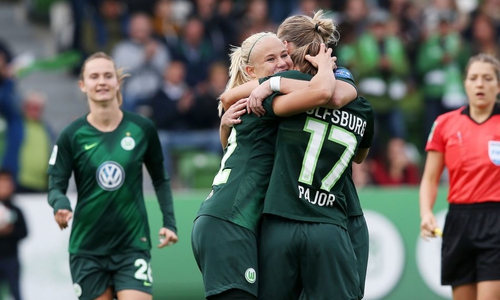 Pernille Harder traf gleich dreifach gegen die Bremerinnen. Foto: Agentur Hübner/Archiv