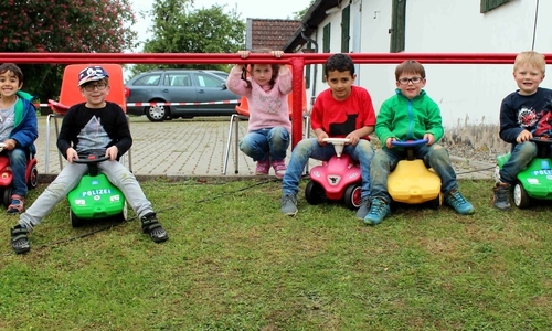  Die Jüngsten hatten Spaß beim Bobby-Car-Rennen.