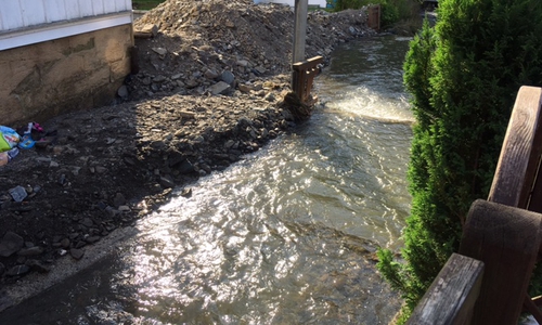  Auch das Wasser hat sich noch nicht komplett verzogen. 