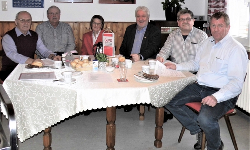 Werner Mennecke 1. Vors., Henning Schacht 2. Vors., Annegret Mennecke, SchatzmeisterinSchriftführerin, Heinz Kaatsch, Kreisvorsitzender, Christian Reiss, Beisitzer, Thomas Bracke, Beisitzer. Foto: 