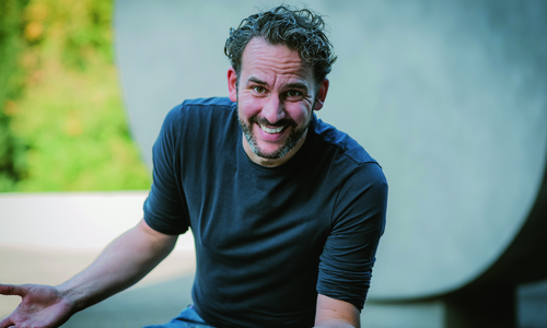Der Kabarettist Phillipp Scharrenberg konnte für die Moderation des Poetry-Slams im Kulturkraftwerk gewonnen werden. Foto: Pierre Jarawan