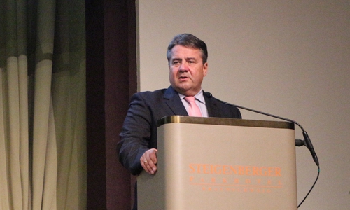 Sigmar Gabriel sprach in Braunschweig über die aktuelle Flüchtlingssituation. Fotos: Robert Braumann 
