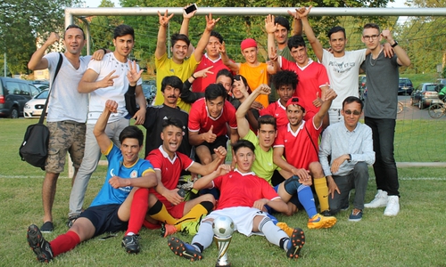 Die Gewinnermannschaften des zweiten integrativen Fußballturniers. Fotos: Stadt Wolfenbüttel