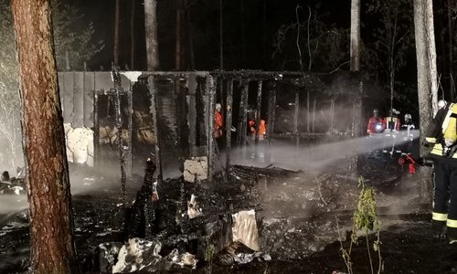 Die Hütte ist nur noch zu erahnen. Fotos: aktuell24KR