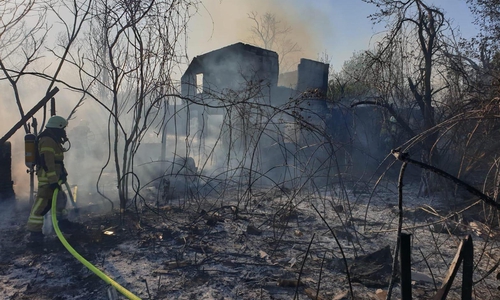 Von der Gartenlaube blieb nicht viel übrig. Fotos: Feuerwehr Schöningen