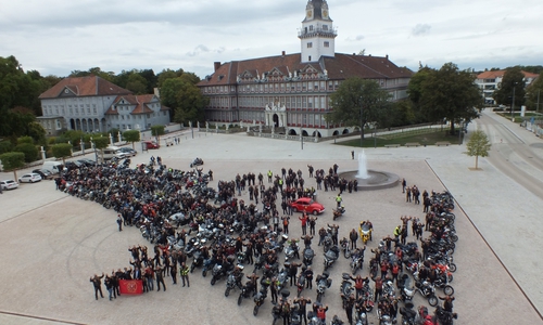 Die Ausfahrt am vergangenen Samstag endete auf dem Schlossplatz. Foto: Red Knights