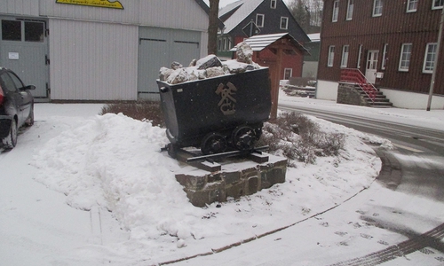Der Fahrer verursachte einen Schaden in vierstelliger Höhe. Foto: Polizei
