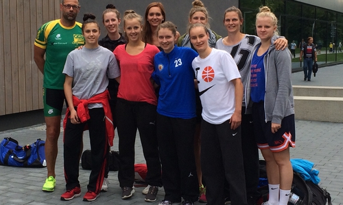 Basketballerinnen trainierten im Stadtbad Okeraue. Foto: Privat