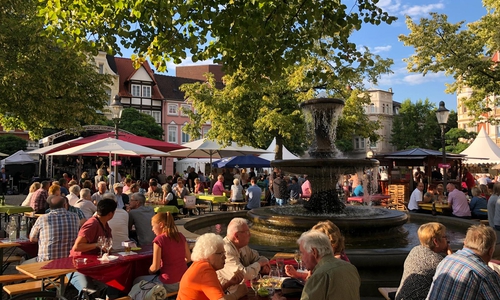 Peine lädt in diesem Jahr zum 15. Weinfest ein.

Foto: Stadtmarketing Peine