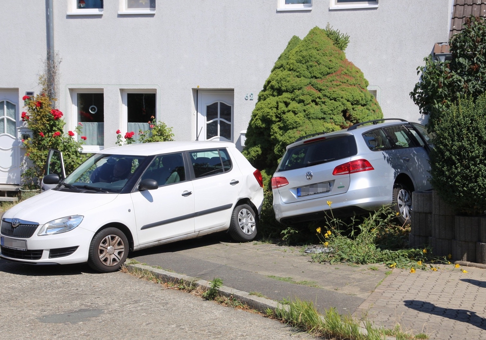 Nach Unfall: Auto Gegen Hauswand Geschleudert | RegionalHeute.de