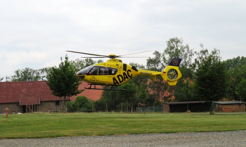 Landung des Rettungshubschraubers Christoph 30 aus Wolfenbüttel auf dem Gelände Gut Riechenberg. Foto: Feuerwehr Goslar