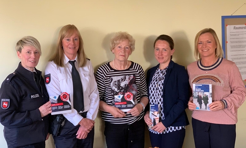 Claudia Fricke, Sabine Bosse, Hilde Rosenthal (Seniorenkreis Cremlingen), Bianca Lorenz und Dunja Kreiser. Foto: Henrik Hamann