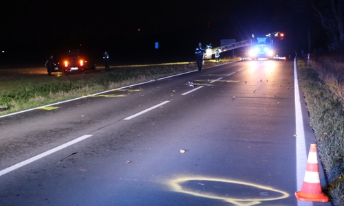 Die Polizei versucht den Unfallhergang zu rekonstruieren. Fotos: Rudolf Karliczek