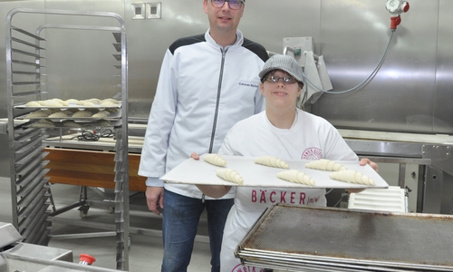 Eine echte Win-win-Situation: Carsten Richter mit seiner Mitarbeiterin Tanja Sprenger. Foto: Lebenshilfe 