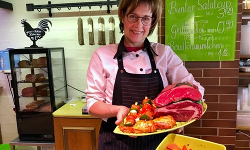 Susanne Röder vom Röber-Gourmetmarkt in Wolfenbüttel verrät neueste Grilltrends der aktuellen Saison. Foto: Andreas Molau