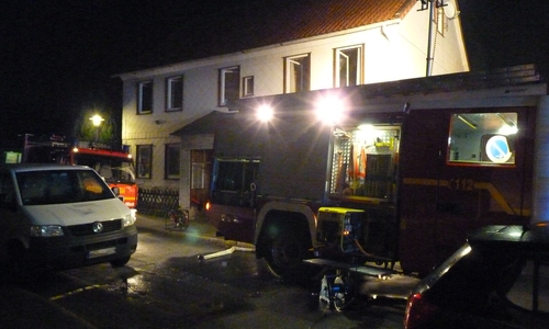 Die Einsatzkräfte mussten einen bewusstlos gewordenen Bewohner aus dem Haus retten. Fotos: Ortsfeuerwehr Oker.