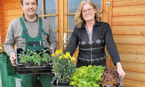 Laden gemeinsam zum "Tomatentag" in das Gärtnermuseum ein: Florian Kinne (Erster Vorsitzender) und Beate Pieper. Foto: Privat