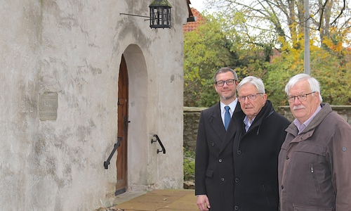 Von links: Eckhard Pieper (KV-Vorsitzender Sülfeld), Horst Heinrich Mohrmann, Jürgen Schmidt (Vorsitzender Markusstiftung). Foto: Pastorin Larissa Anne Mühring