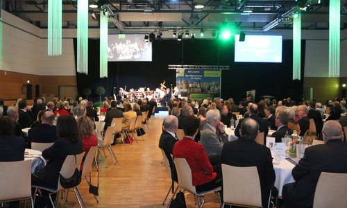 Wieder mehrere hundert Gäste waren der Einladung zum Jahresempfang der Stadt in die Lindenhalle gefolgt. Fotos: Anke Donner/Alexander Dontscheff