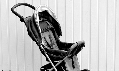 In einem Wolfsburger Mehrfamilienhaus wurde ein Kinderwagen angezündet. Symbolfoto: Pixabay