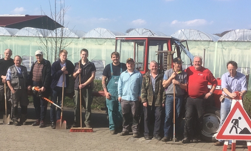 Gut gelaunt waren die Helfer beim Arbeitseinsatz in Werlaburgdorf. Foto: Schliephake