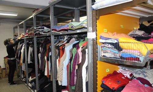 Die Kleiderkammer des DRK Goslar braucht dringend Spenden. Besonders jetzt vor dem Winter ist die Nachfrage groß. Fotos: Anke Donner 