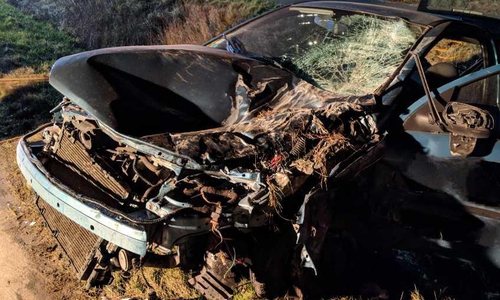 Totalschaden: Das Auto nach dem Zusammenprall mit dem LKW. Foto: Feuerwehr Helmstedt