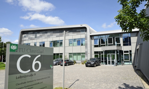 Im Clausthaler Zentrum für Materialtechnik treffen sich Vertreter aus Wissenschaft und Wirtschaft an 21. September zum  1. Harzer Forum für Material- und Prozesstechnik. Foto: TU Clausthal