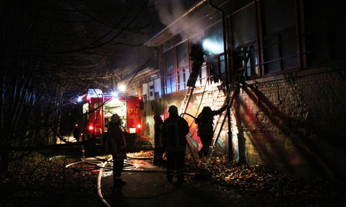 Ermittlungen zum Brand in Tischlerei beschäftigen Polizei in Goslar. Foto: Feuerwehr Goslar