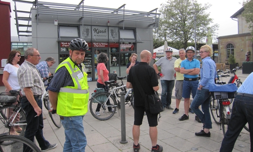 Am Bahnhof wurde das Thema "zusätzliche Fahrradabstellmöglichkeiten" diskutiert. Foto: Erica Neumann