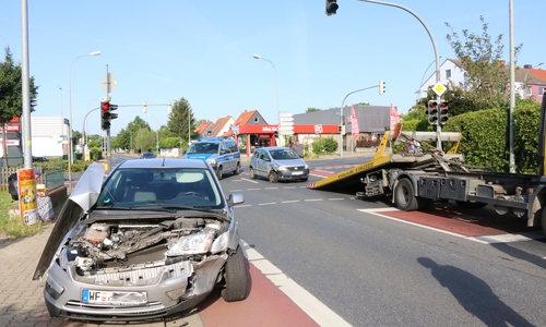Hier hat es gekracht. Beide Fahrer geben an, bei Grün gefahren zu sein. Foto: Werner Heise